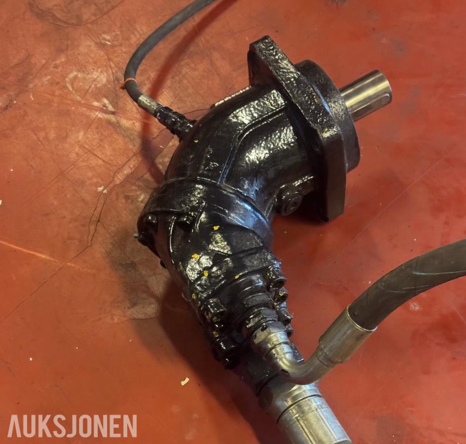 2023 Parker F12-182 hydraulikkmotor med tre monterte hydraulikkslanger og hurtigkoblinger